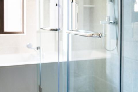 Tempered glass shower doors for modern bathrooms in Jacksonville, FL
