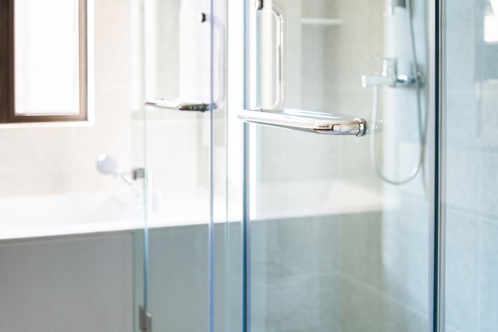 Tempered glass shower doors for modern bathrooms in Jacksonville, FL